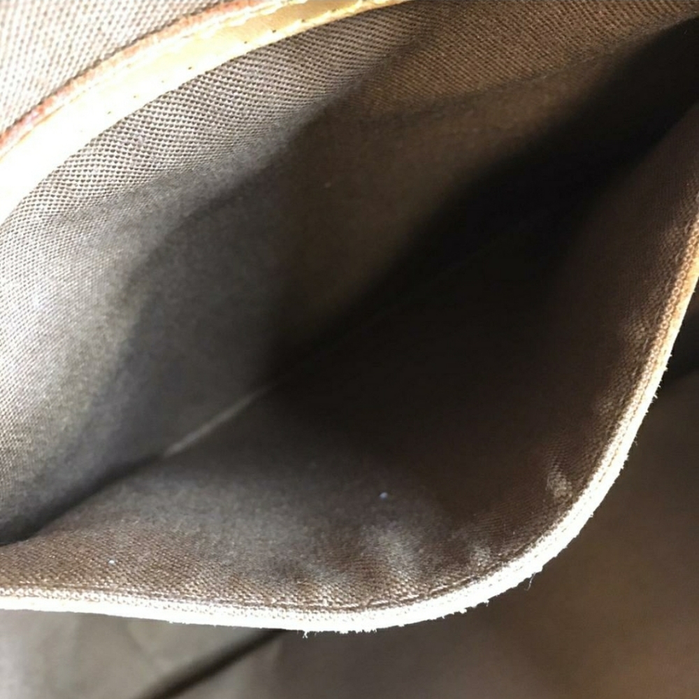Louis Vuitton MONTSOURIS GM - Picture 9 of 15
